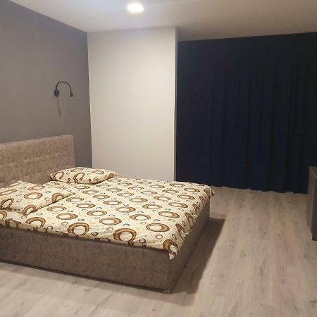 Apartments Yes Ужгород Экстерьер фото
